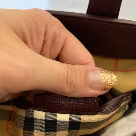 NEW Burberry Medium Banner Tote in Mahogany Red - Picture 6 of 8